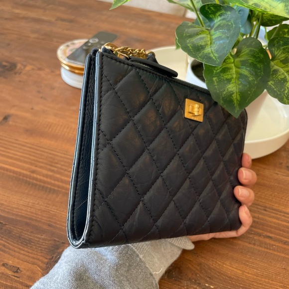 BRAND NEW Authentic Chanel Reissue - Picture 3 of 7